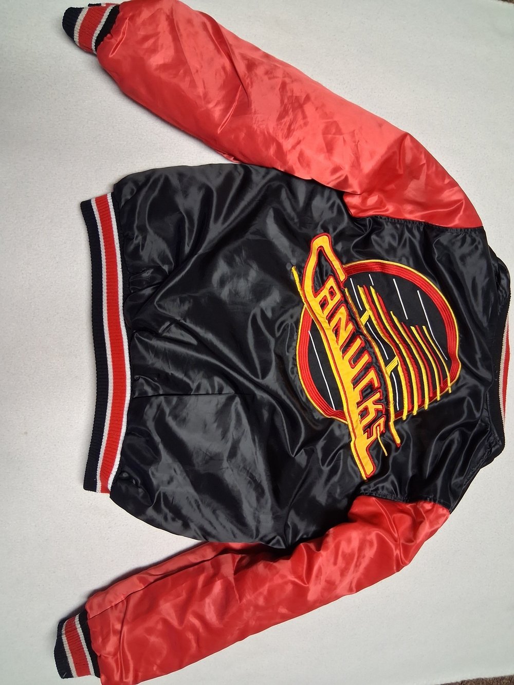 Reversable Vancouver Canucks Black Logo Bomber Jacket - Picture 2 of 15